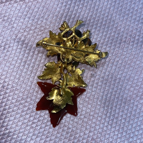 Beautiful Antique Barrera broach with flower and leaves - Picture 2 of 3